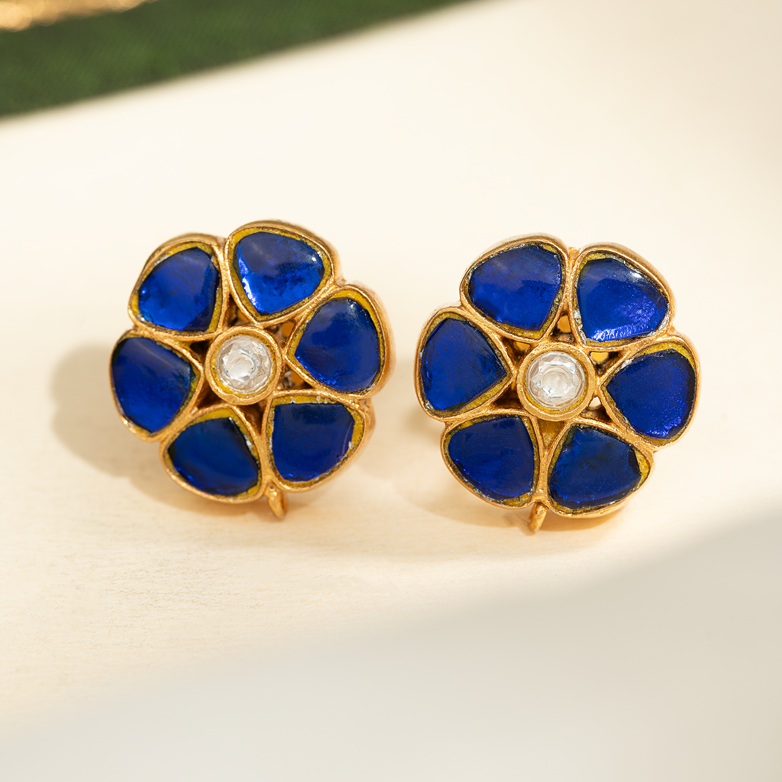 Neelaveni Studs