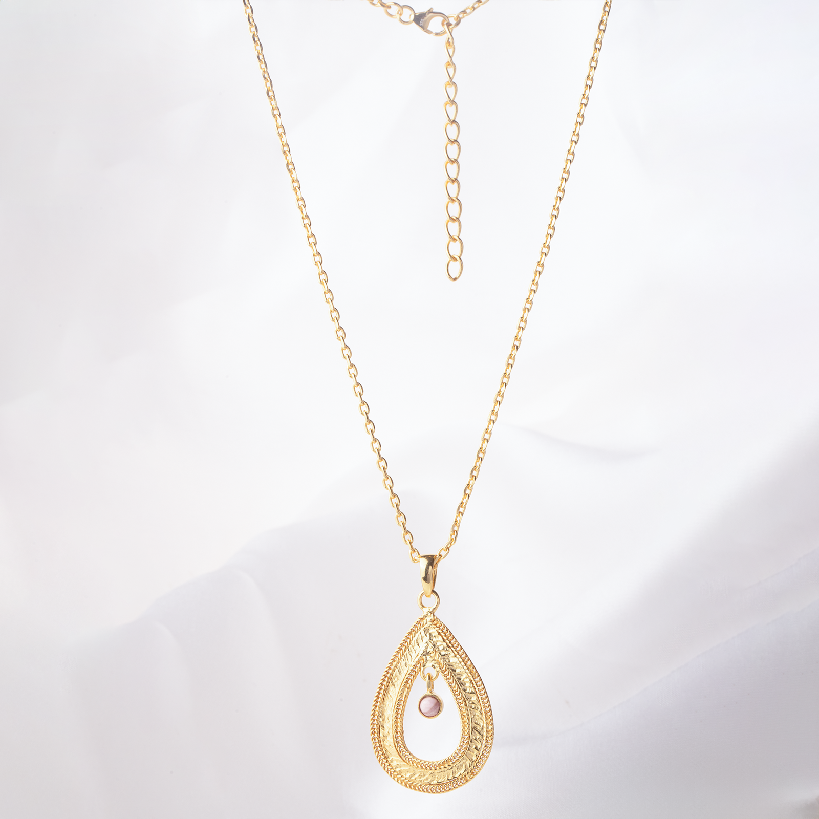 Roséra Teardrop Necklace