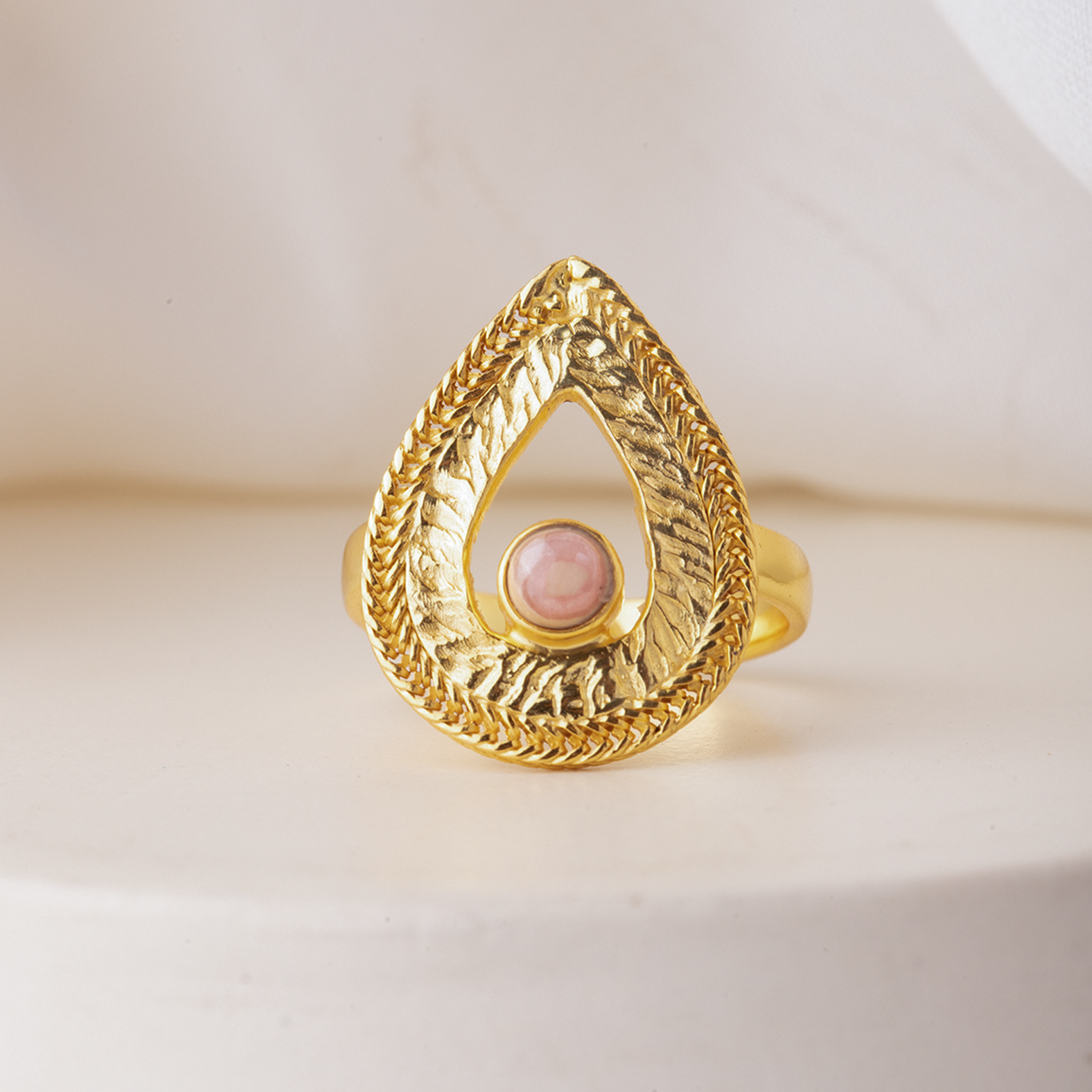 Roséra Teardrop Ring