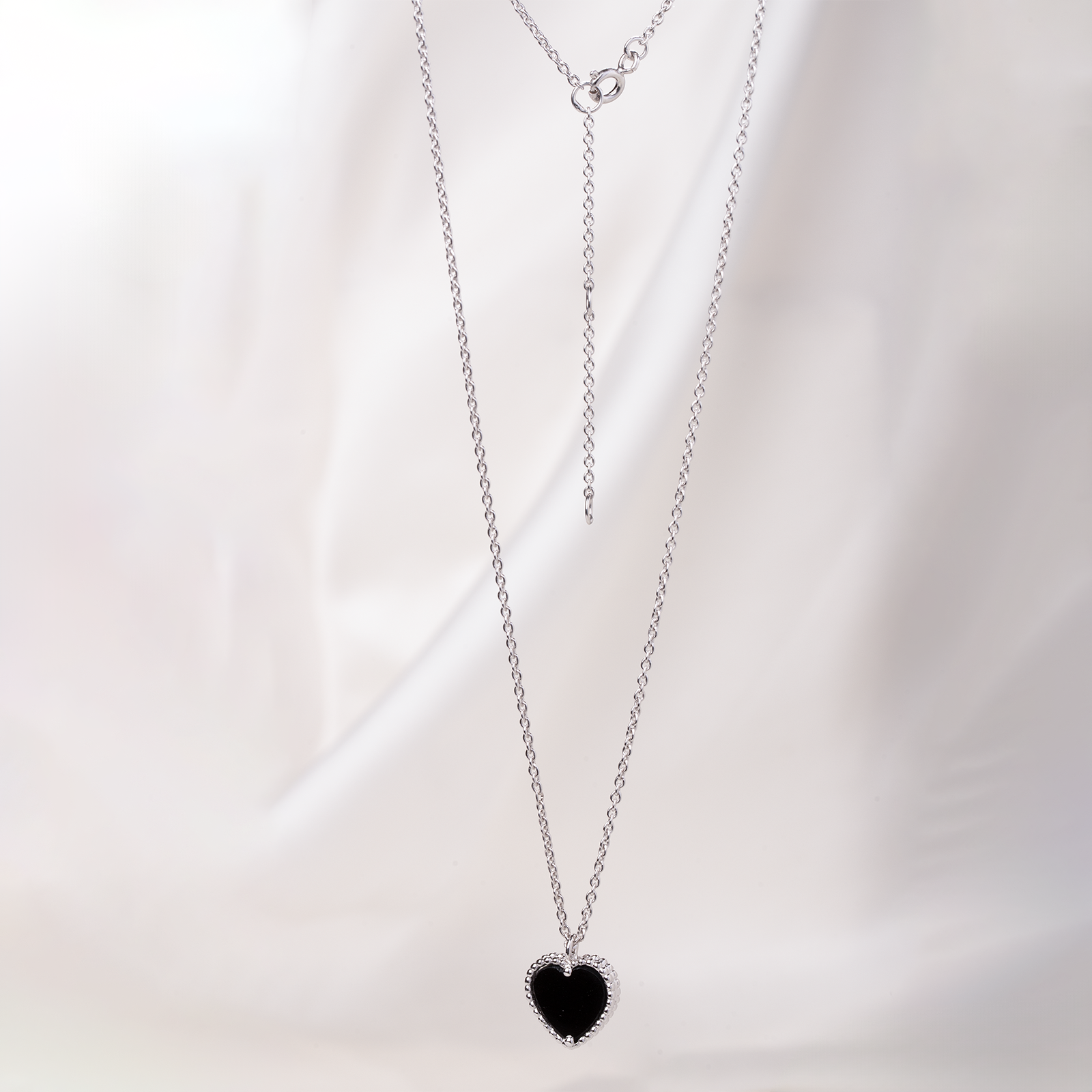 Noctura Heart Necklace