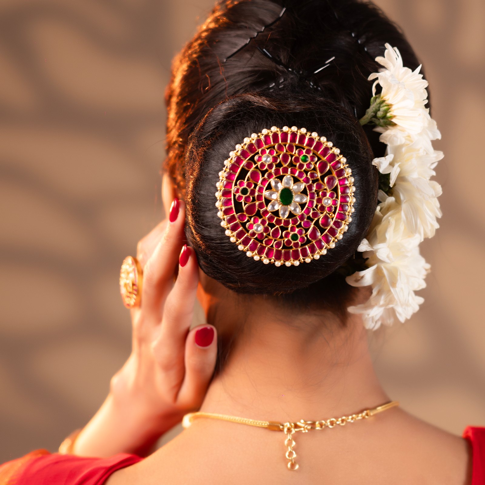 Ranjana Pookolam Pendant Brooch