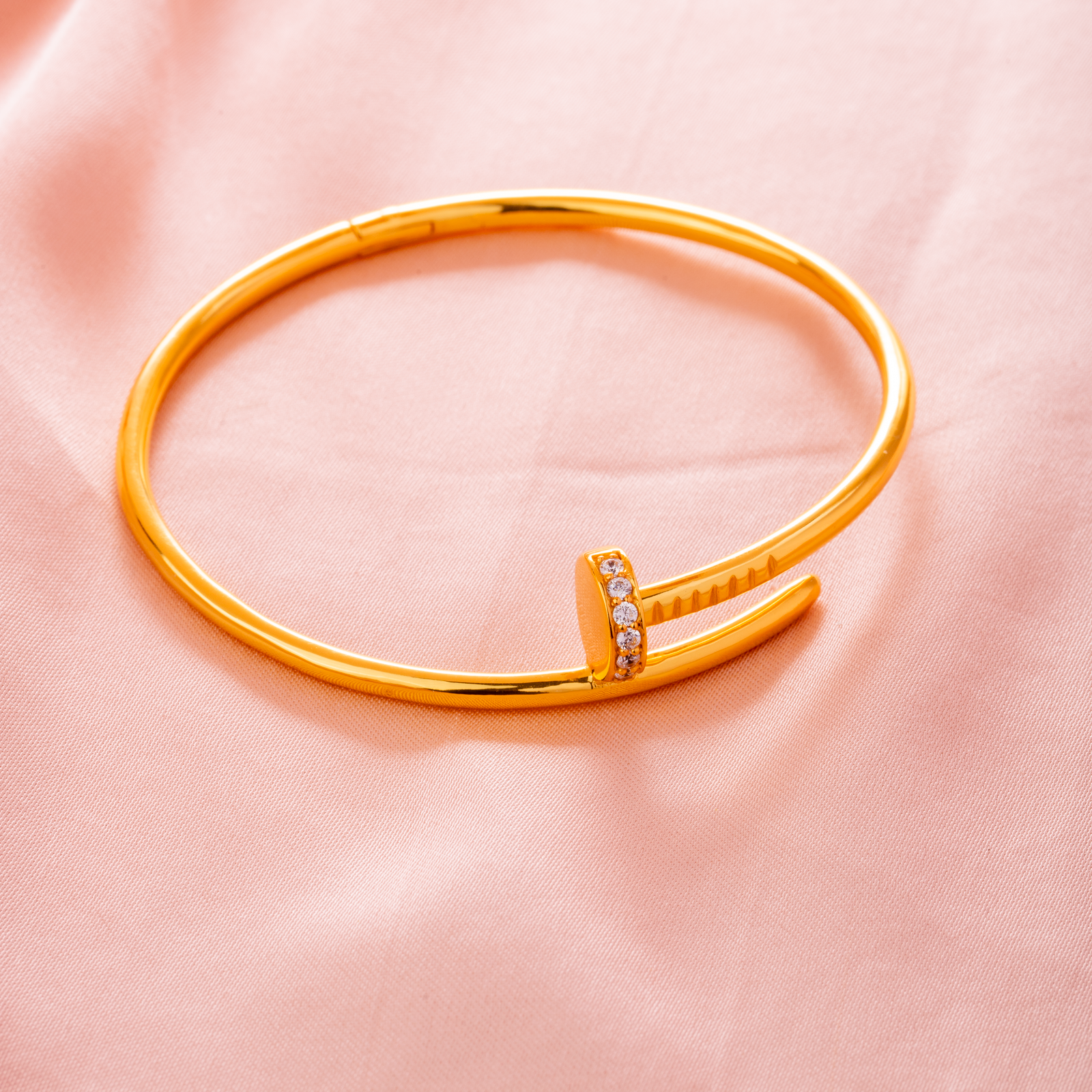 Lustra Nail Bangle