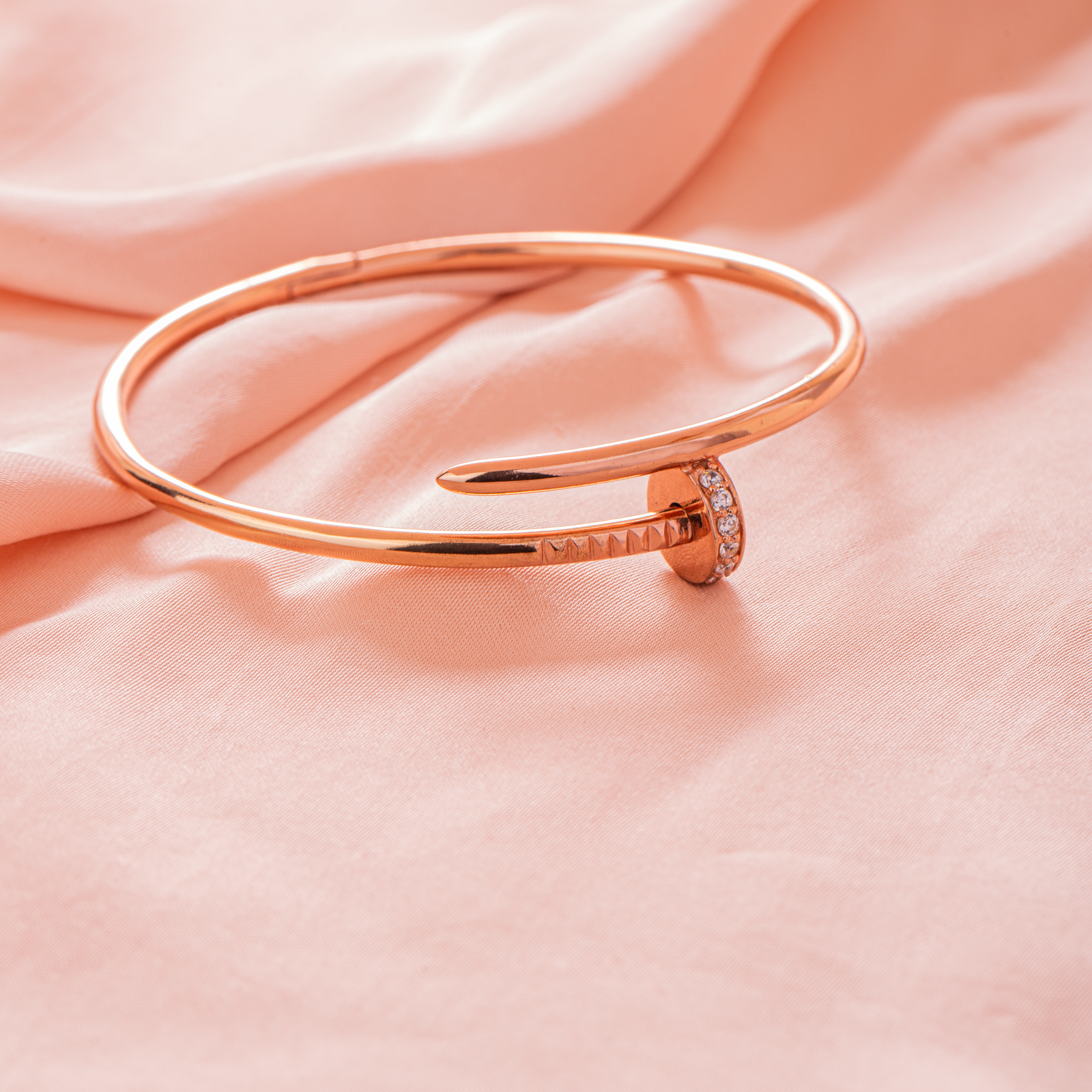 Lustra Nail Bangle